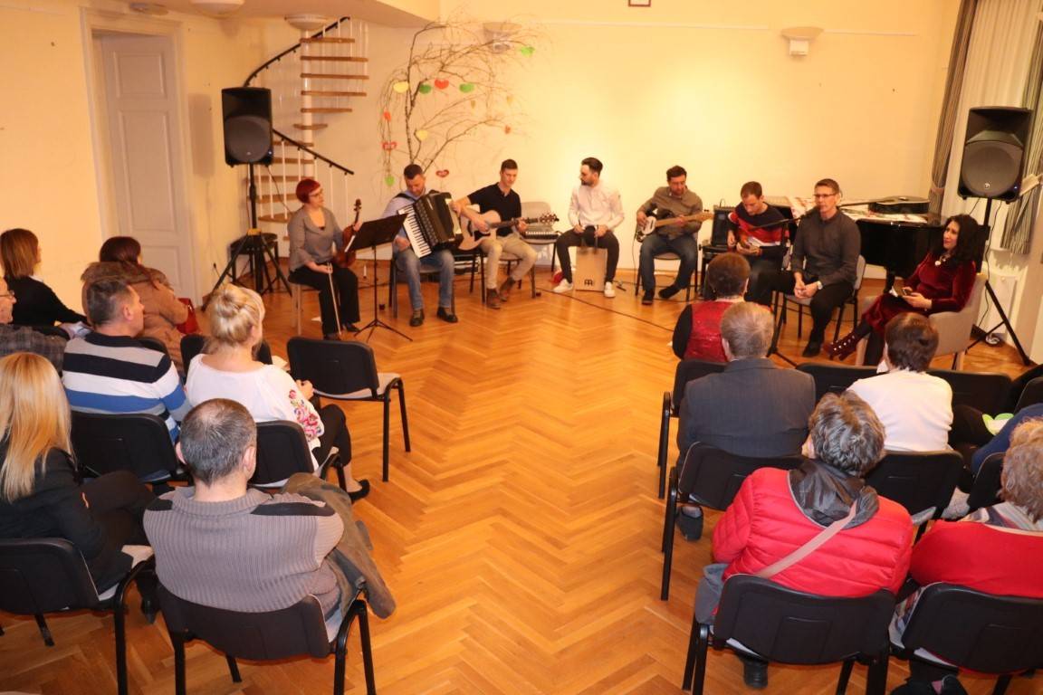 Jedinstvena književno – glazbena večer upriličena u Lipiku