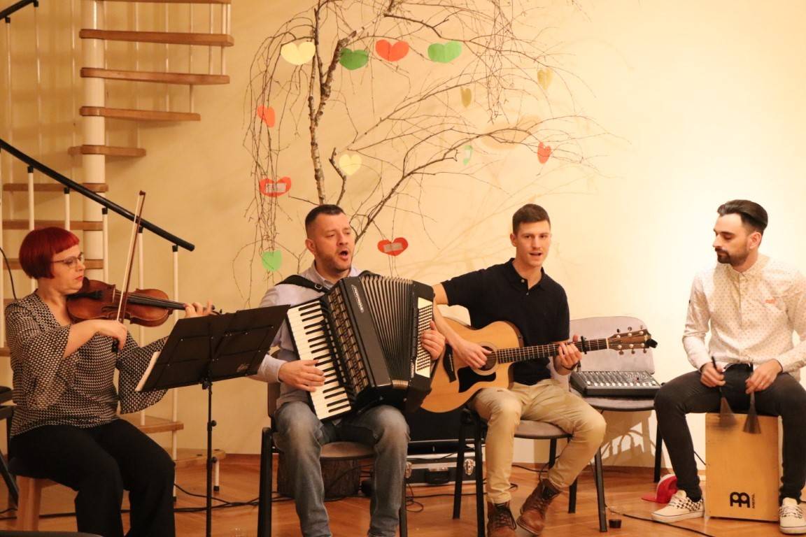 Jedinstvena književno – glazbena večer upriličena u Lipiku