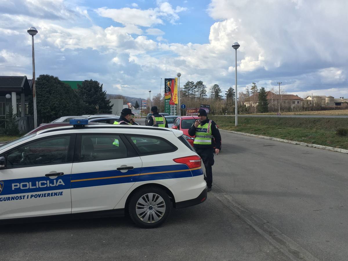 U tijeku policijska akcija na izlazu iz Požege. Provjerava se sve; od goriva, tereta i tehničke ispravnosti vozila