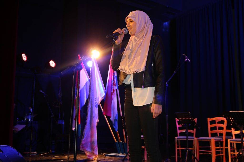 Na premijernom festivalu “CROATIO IZ DUŠE TE LJUBIM” pobijedila Natea Perinović