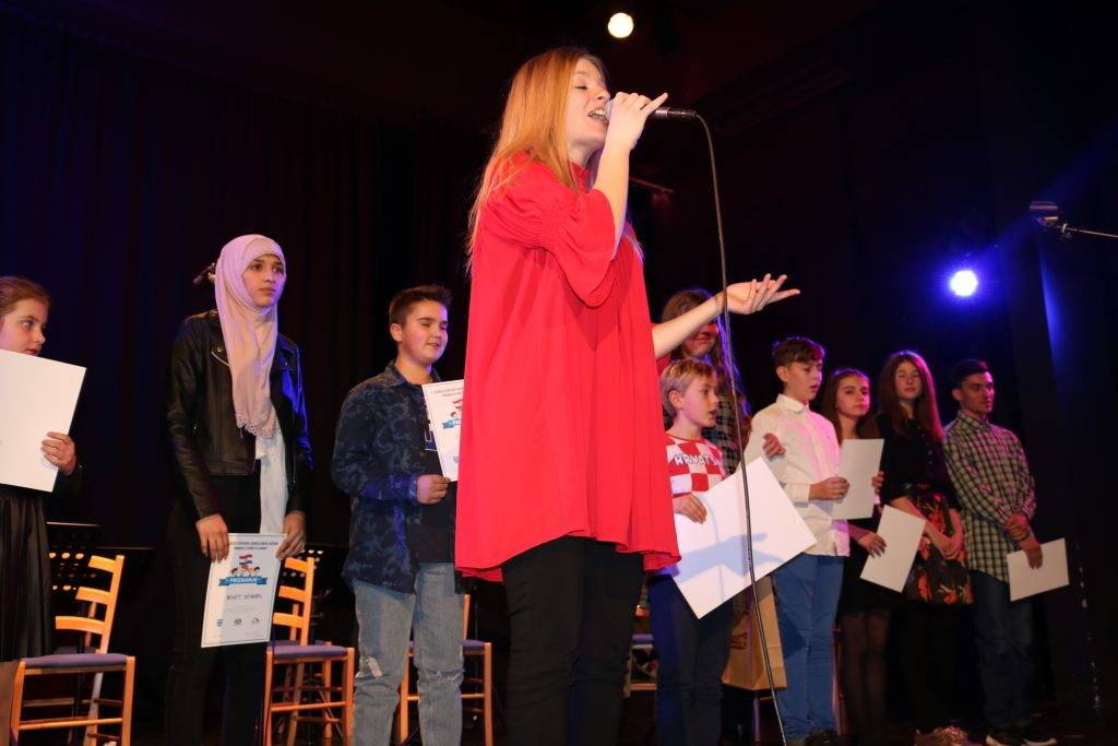 Na premijernom festivalu “CROATIO IZ DUŠE TE LJUBIM” pobijedila Natea Perinović