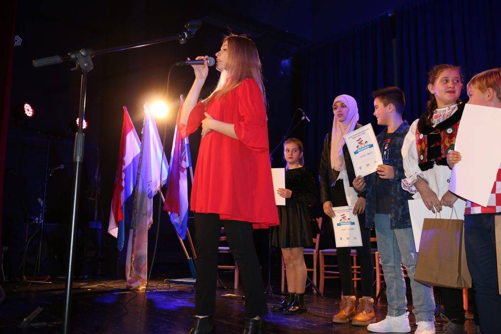 Na premijernom festivalu “CROATIO IZ DUŠE TE LJUBIM” pobijedila Natea Perinović