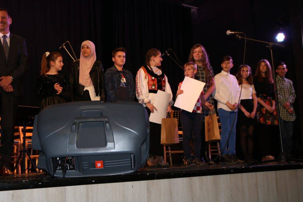 Na premijernom festivalu “CROATIO IZ DUŠE TE LJUBIM” pobijedila Natea Perinović