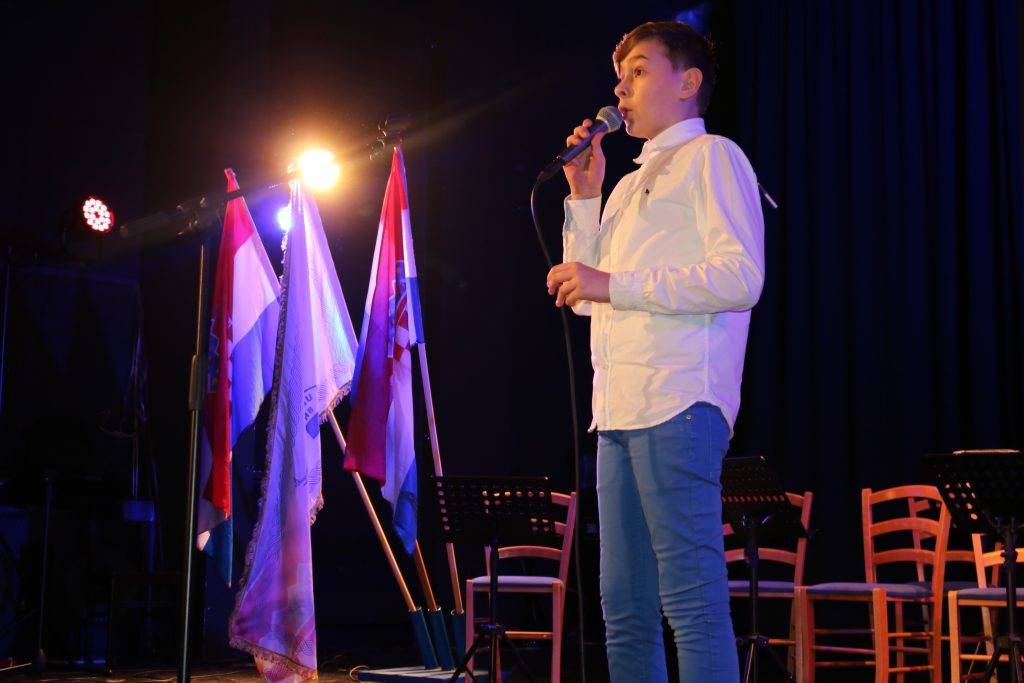 Na premijernom festivalu “CROATIO IZ DUŠE TE LJUBIM” pobijedila Natea Perinović