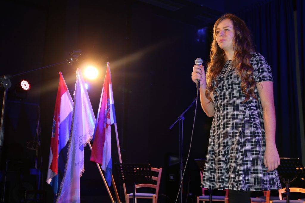 Na premijernom festivalu “CROATIO IZ DUŠE TE LJUBIM” pobijedila Natea Perinović