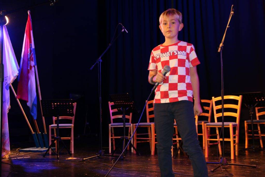 Na premijernom festivalu “CROATIO IZ DUŠE TE LJUBIM” pobijedila Natea Perinović