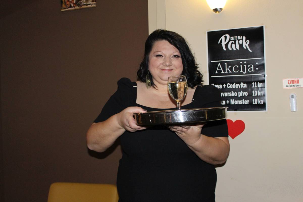 GRUPA ESTRADA SNIMILA SVOJ PRVI SPOT: Glavne gošće bile su Nevenka Bekavac i Martina Serdar