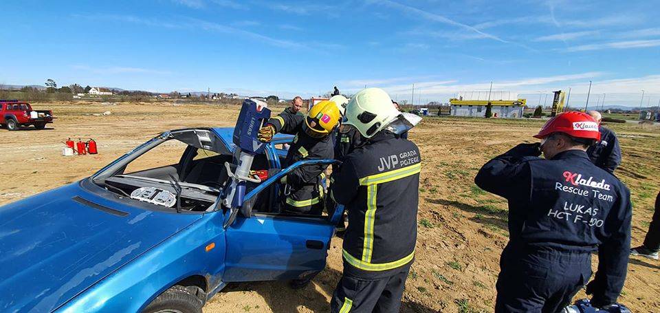 Vatrogasci održali prezentaciju novog sredstva za gašenje požara i nove opreme