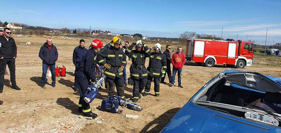 Vatrogasci održali prezentaciju novog sredstva za gašenje požara i nove opreme