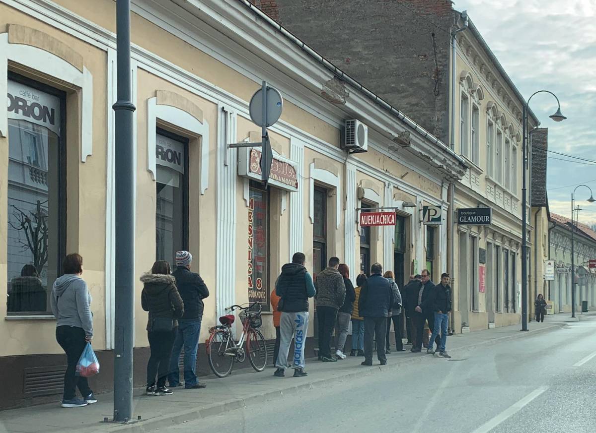 BITKA DO POSLJEDNJEG BATKA: Jutros gužve ispred požeških mesnica