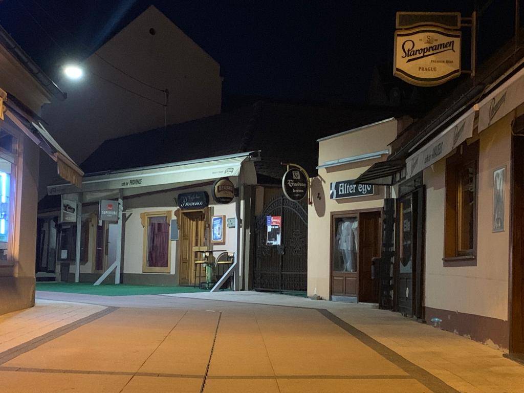 Ovako Požega izgleda večeras u 19 sati, prvi dan pod novim mjerama zaštite 