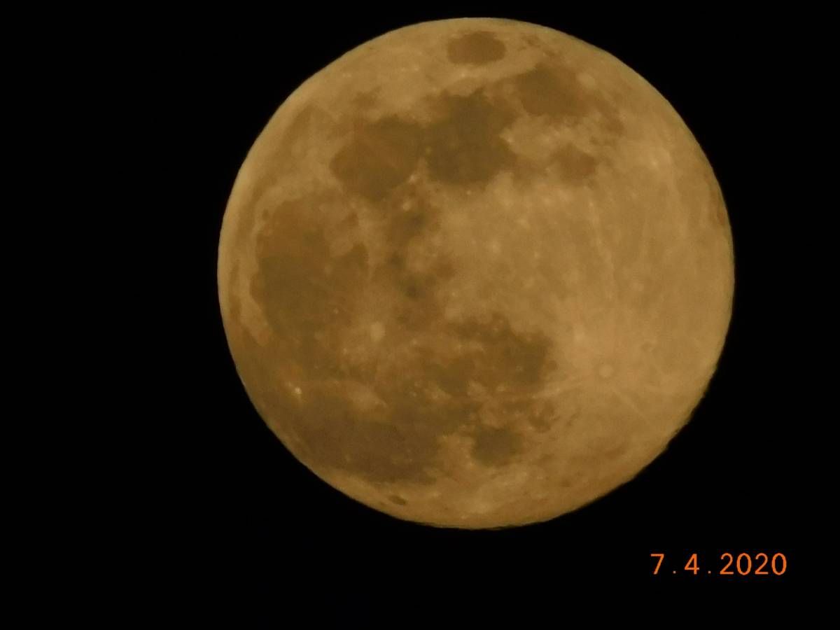 Donosimo vam prizore sinoćnjeg ʺRužičastog supermjesecaʺ