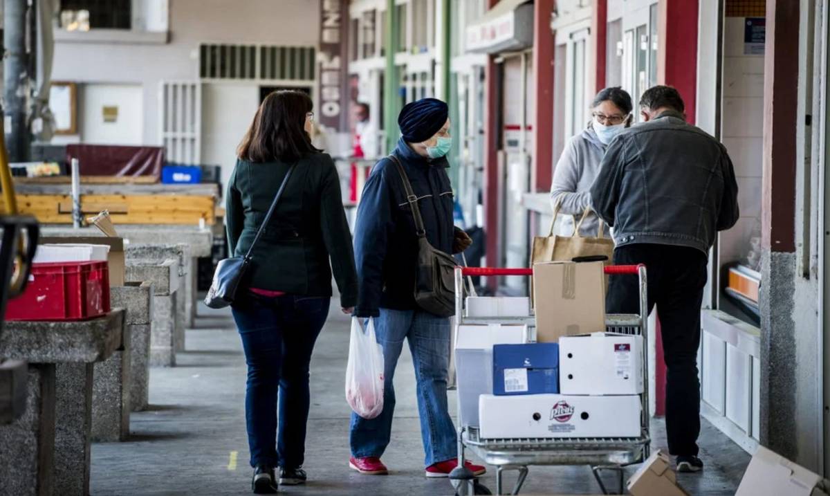 VODEĆI NJEMAČKI VIROLOG: COVID-19 se ne širi u supermarketima, restoranima ili kod frizera. Za to nema dokaza!