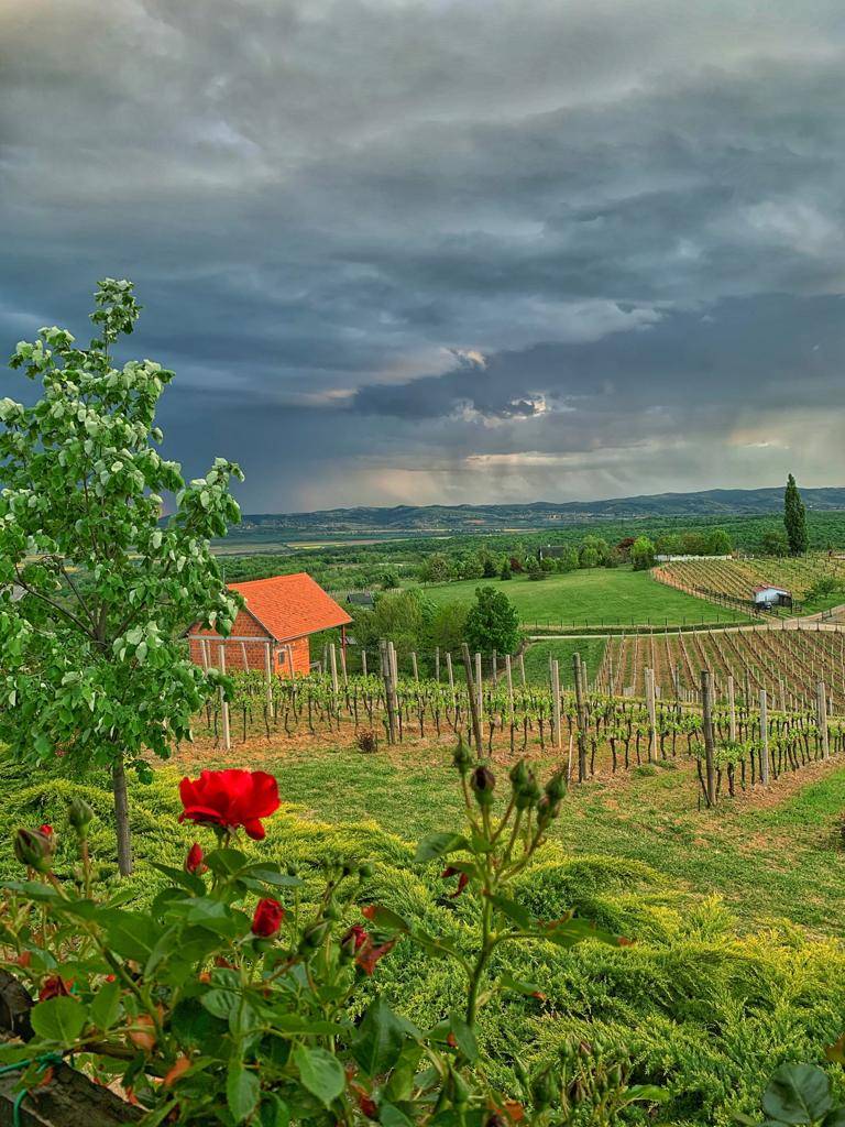 Danas pretežno oblačno uz mjestimičnu kišu