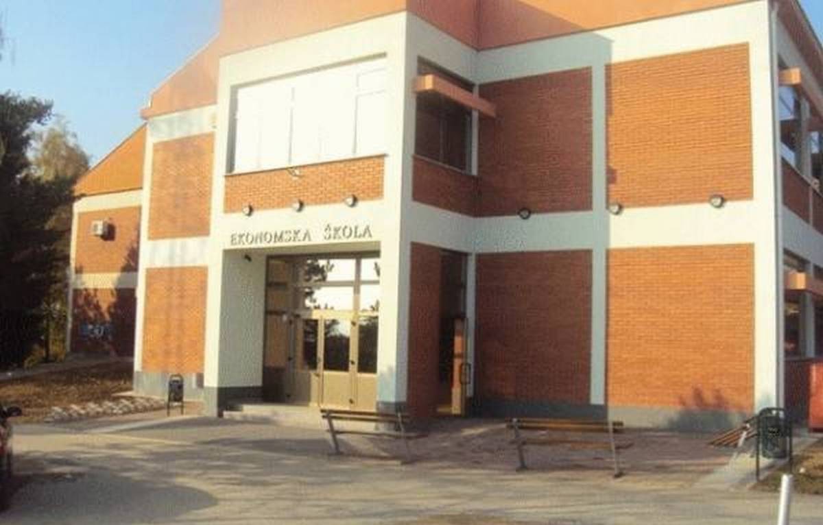 Za upis u srednje škole više se ne mora fizički doći u škole jer se upisi obavljaju online