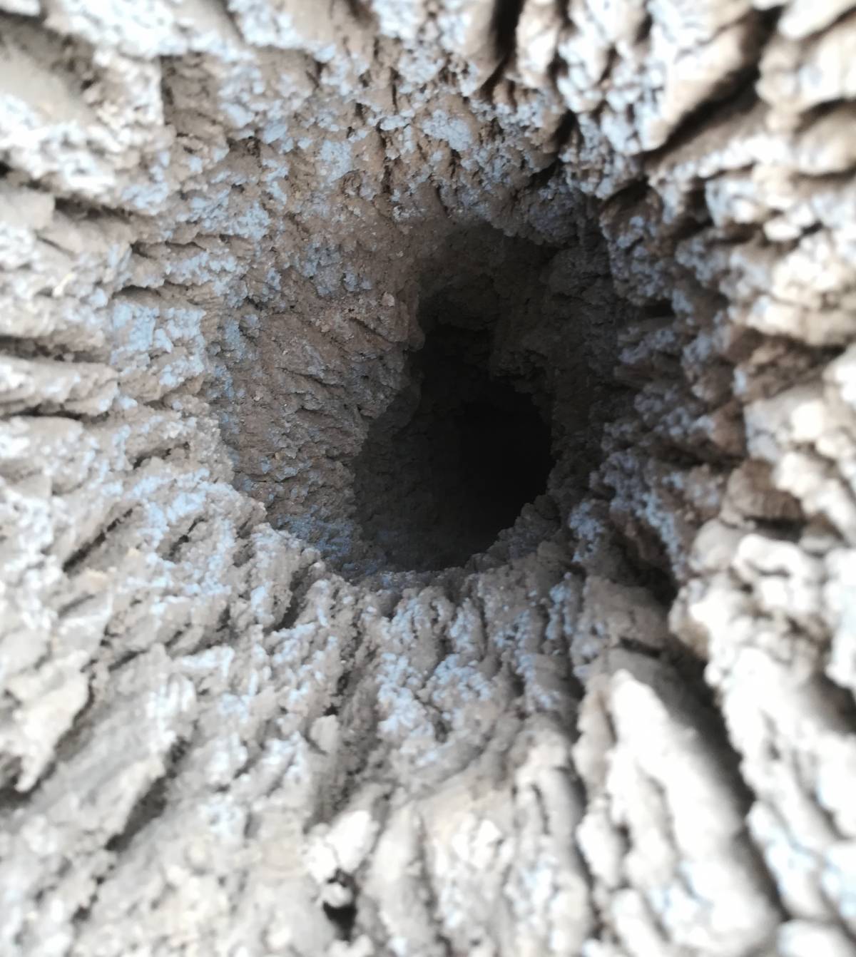 Munja na polju u Slavoniji napravila rupu od pet metara