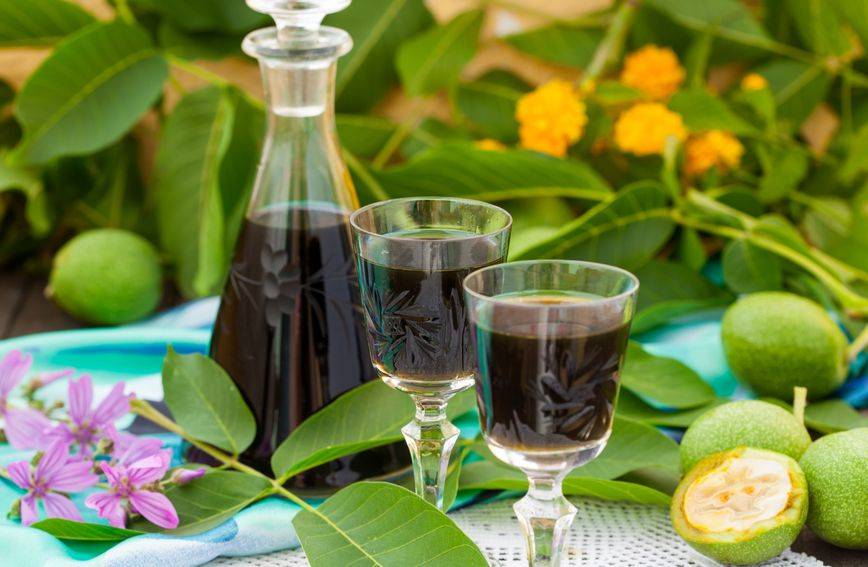 Nema do orahovca: Recept za ljekoviti liker star 90 godina