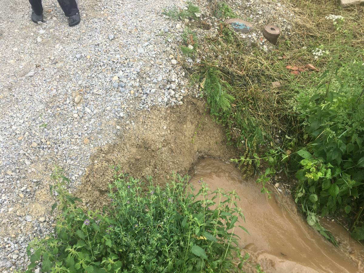 Mještani Bankovaca i Marindvora: ʺDa zaduženi za odvodne kanale rade svoj posao ne bi nam kuće plivale sa svakom kišomʺ