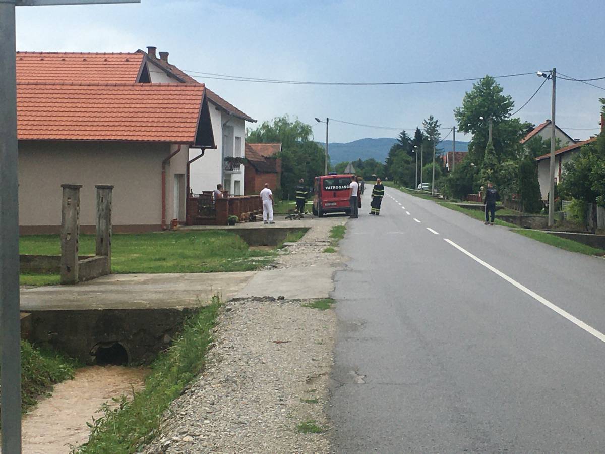 Mještani Bankovaca i Marindvora: ʺDa zaduženi za odvodne kanale rade svoj posao ne bi nam kuće plivale sa svakom kišomʺ