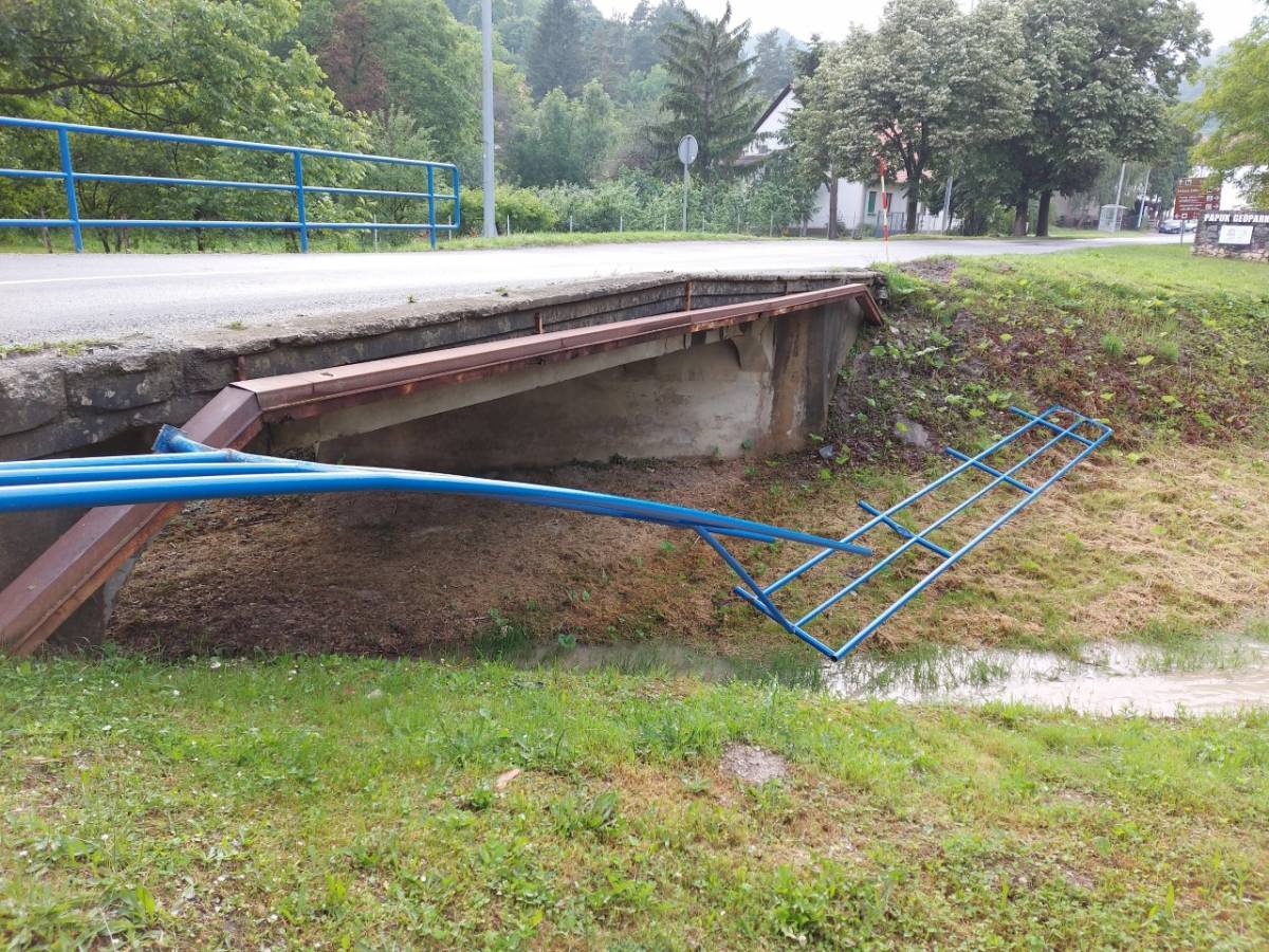 Srušena ograda na mostu u Velikoj će uskoro u sanaciju