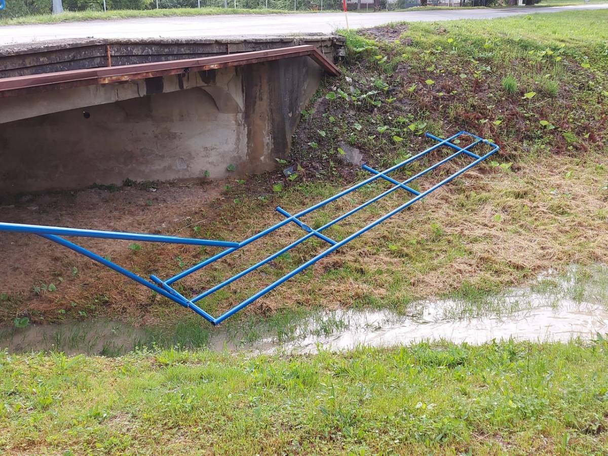 Srušena ograda na mostu u Velikoj će uskoro u sanaciju