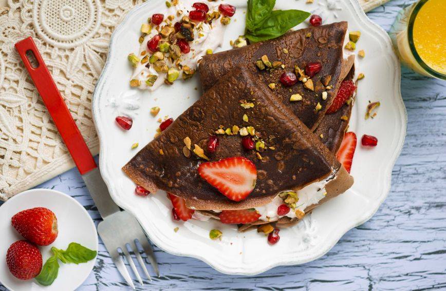 Recept za čokoladne palačinke punjene nadjevom od jagoda