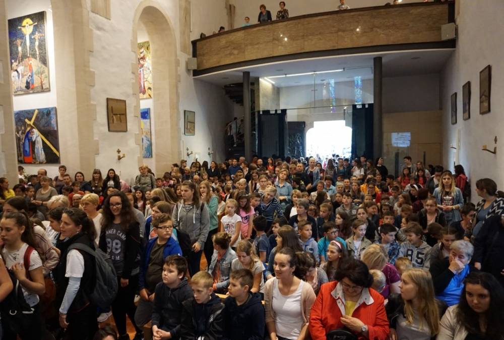 Hodočašće djece Požeške biskupije u Voćin