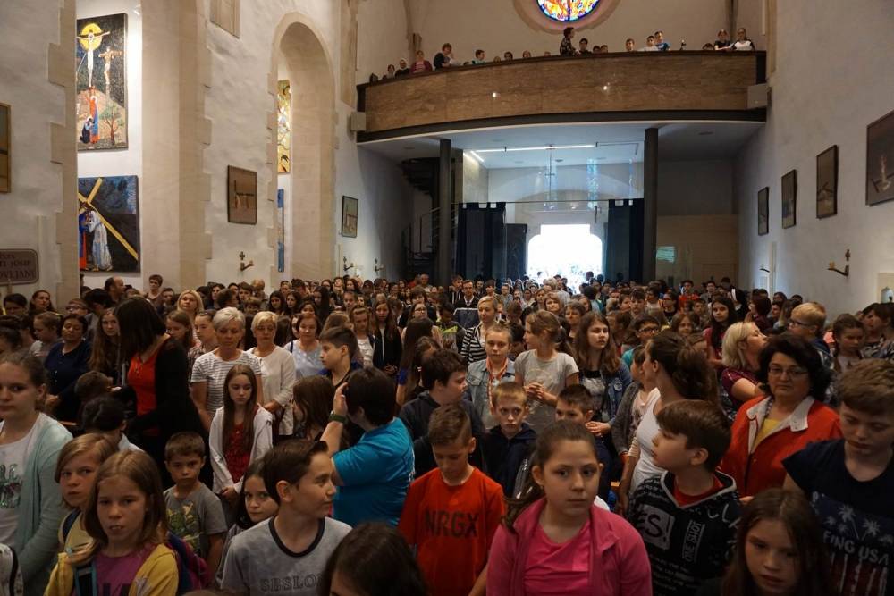 Hodočašće djece Požeške biskupije u Voćin
