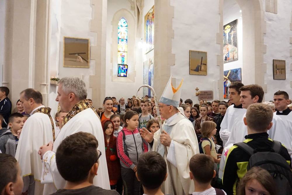 Hodočašće djece Požeške biskupije u Voćin