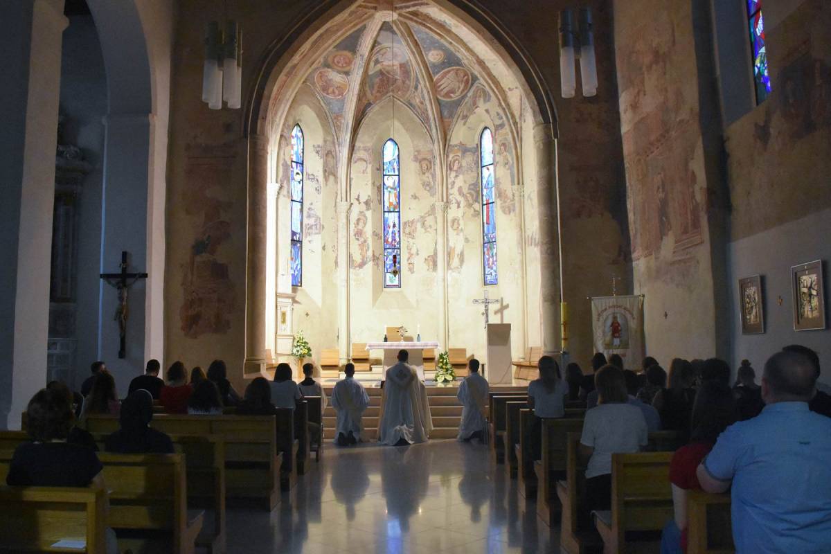 Bdijenje uoči prezbiterskog ređenja u Požegi