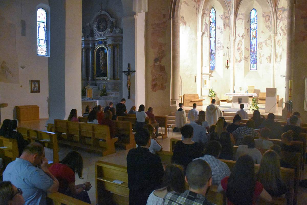 Bdijenje uoči prezbiterskog ređenja u Požegi