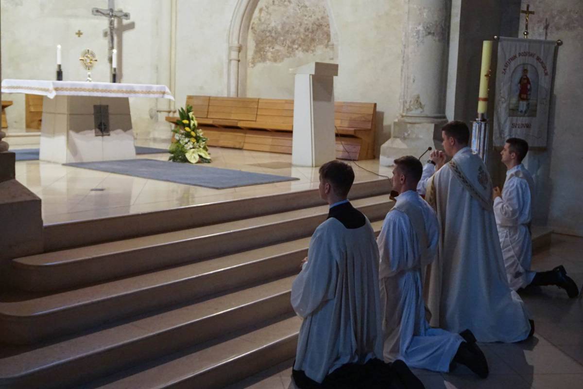 Bdijenje uoči prezbiterskog ređenja u Požegi