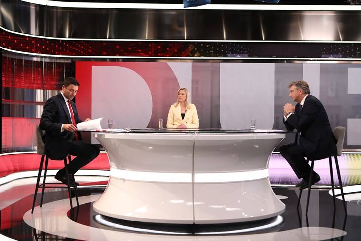 Internet gori zbog sinoćnje debate, donosimo vam najbolje fotke