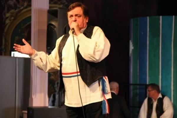 Legendarni pjevač Kićo Slabinac je nakon operacije srca u životnoj opasnosti