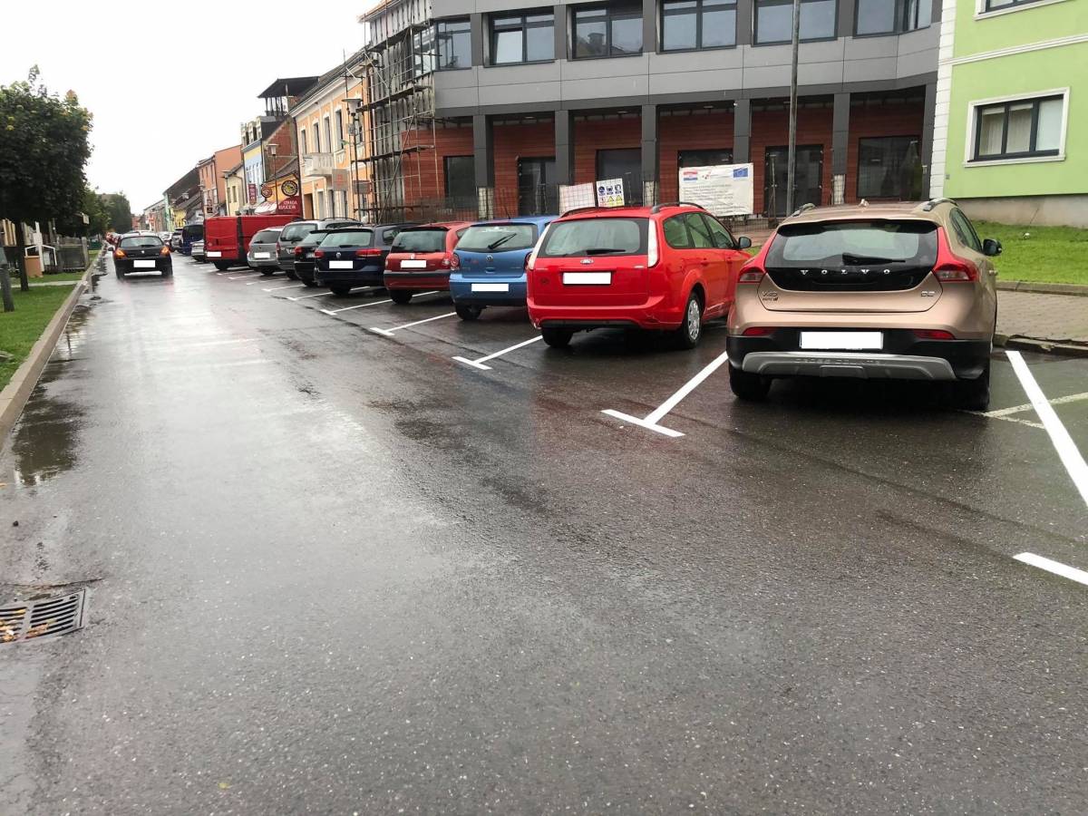 U Pleternici novo/stari način parkiranja