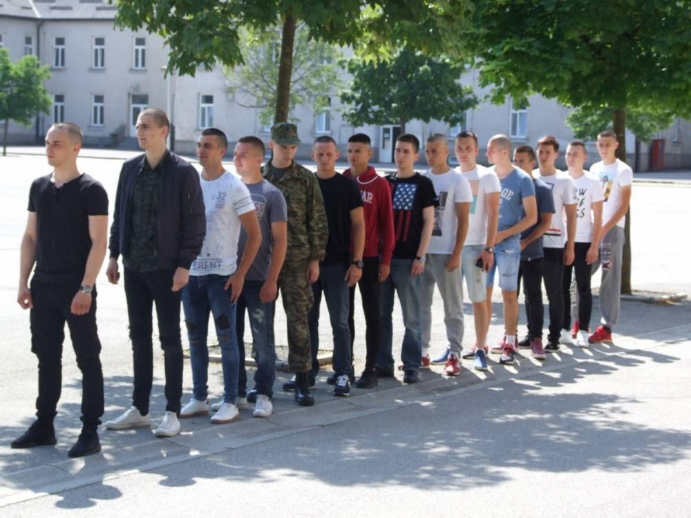 Obuku dragovoljnog vojnog osposobljavanja u Požegi započeo je 171 ročnik, od kojih 29 ročnica