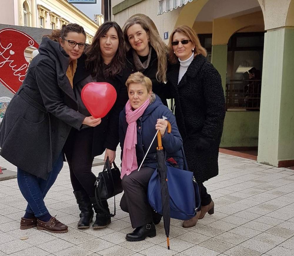 Zajednica ¨Katarina Zrinski¨ Požega povodom Valentinova podijelila medenjake sugrađanima