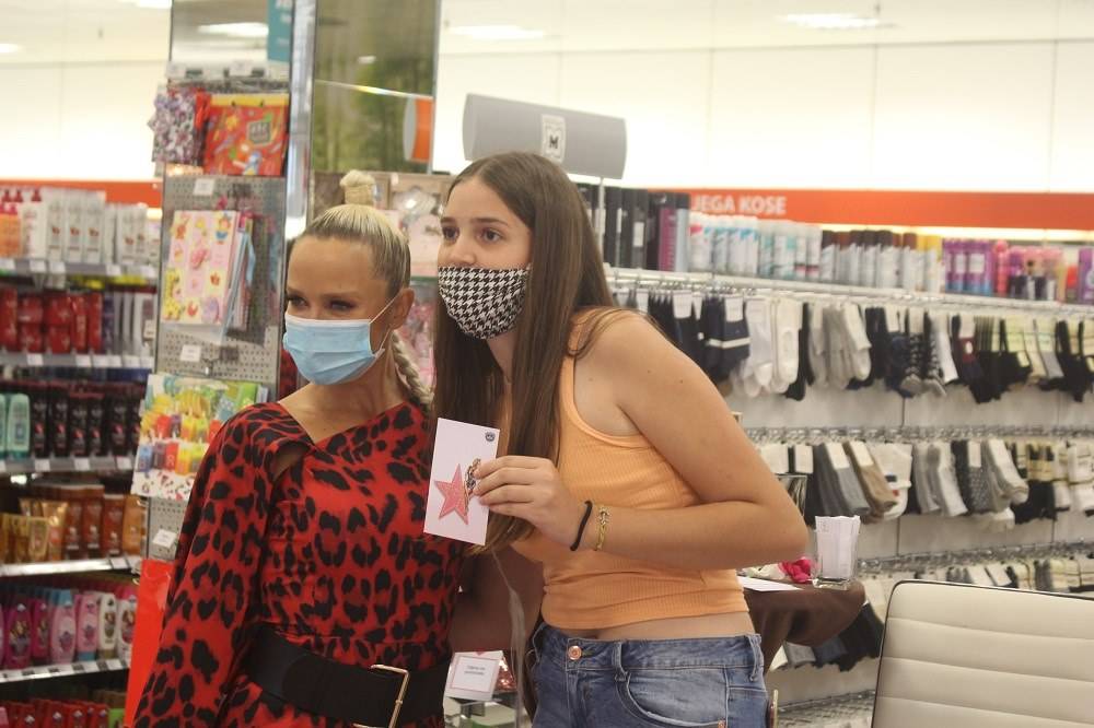 Poznata pjevačica na svojoj ʺShu Shuʺ turneji došla i u Slavonski Brod