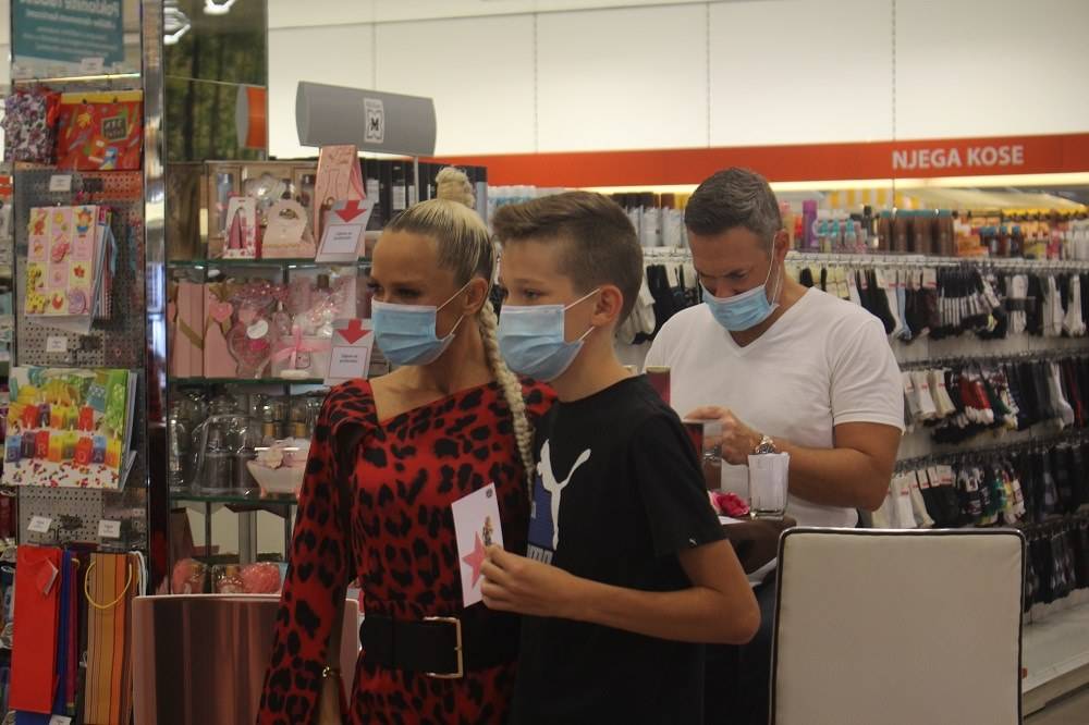 Poznata pjevačica na svojoj ʺShu Shuʺ turneji došla i u Slavonski Brod