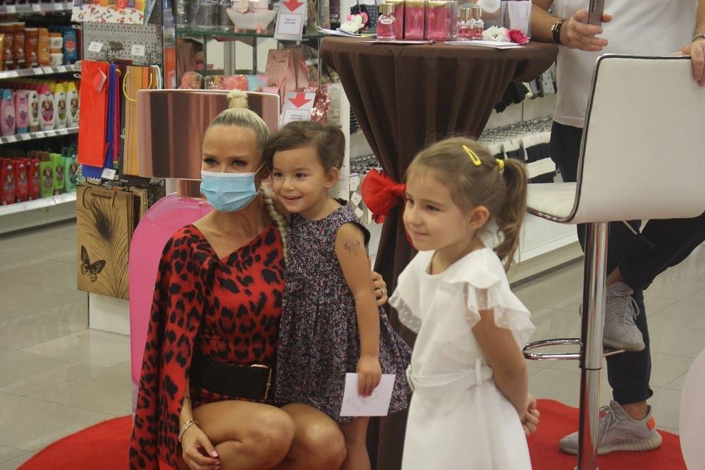 Poznata pjevačica na svojoj ʺShu Shuʺ turneji došla i u Slavonski Brod