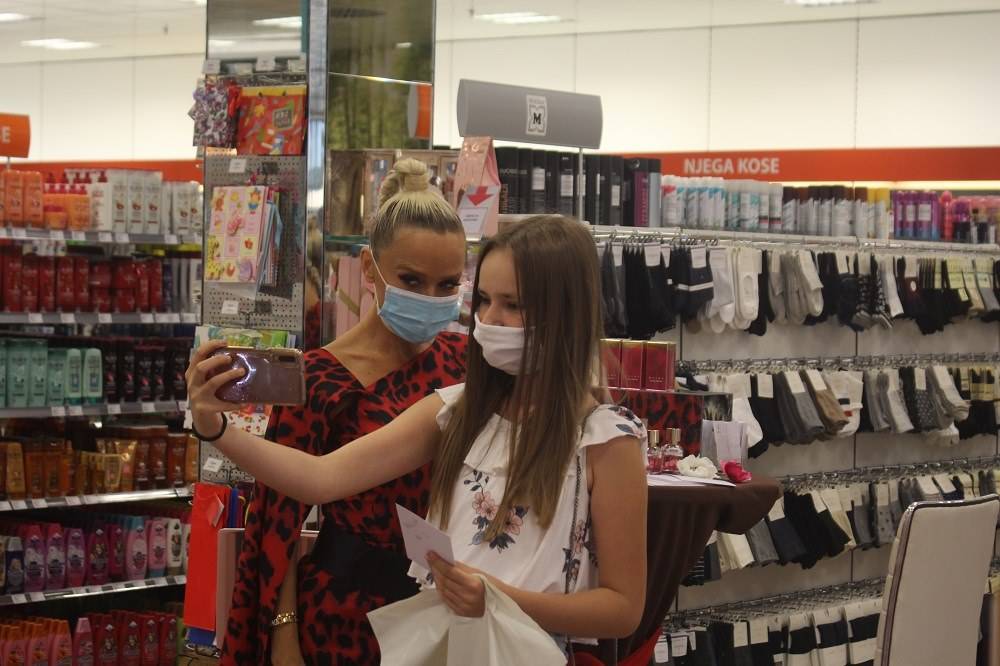 Poznata pjevačica na svojoj ʺShu Shuʺ turneji došla i u Slavonski Brod