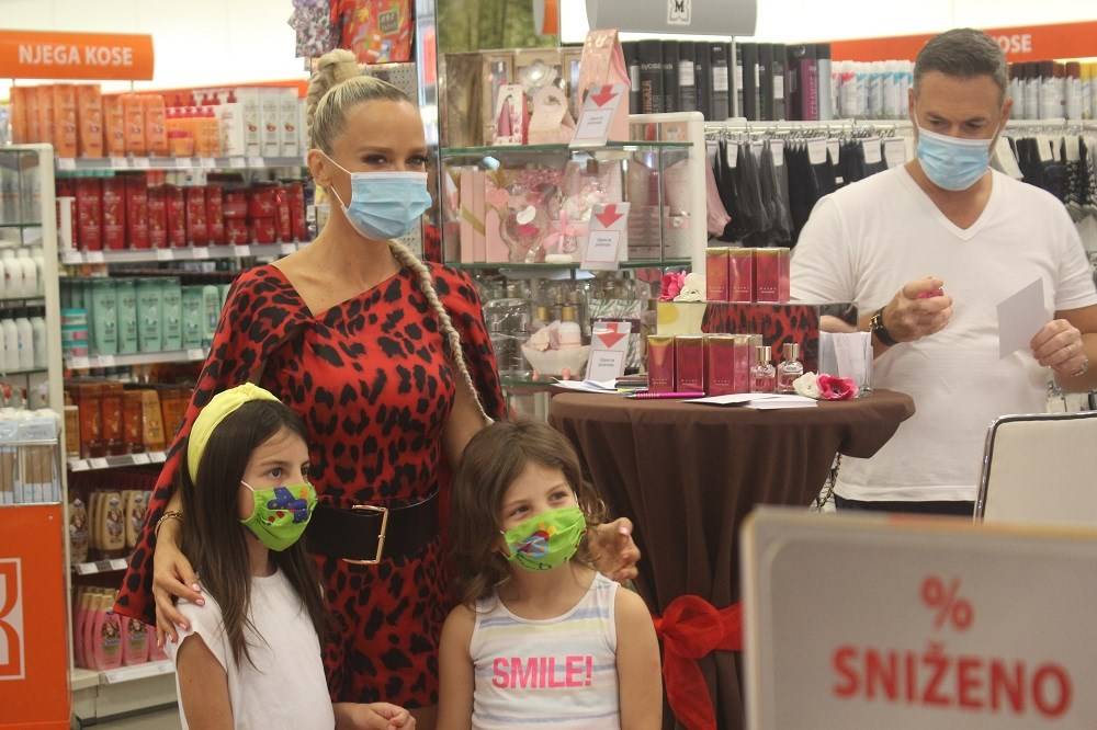 Poznata pjevačica na svojoj ʺShu Shuʺ turneji došla i u Slavonski Brod