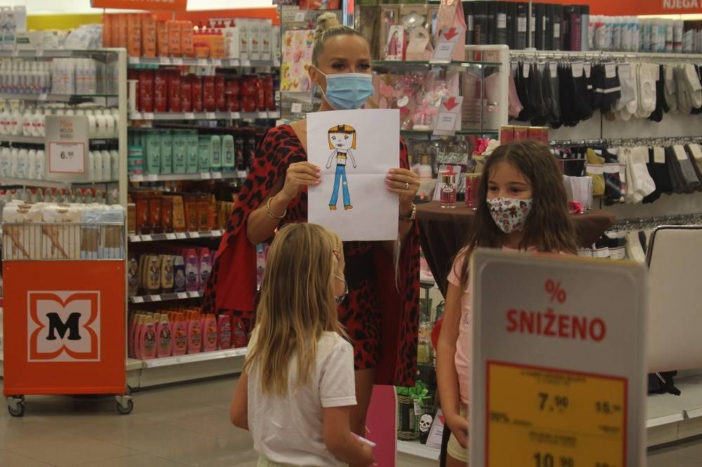 Poznata pjevačica na svojoj ʺShu Shuʺ turneji došla i u Slavonski Brod