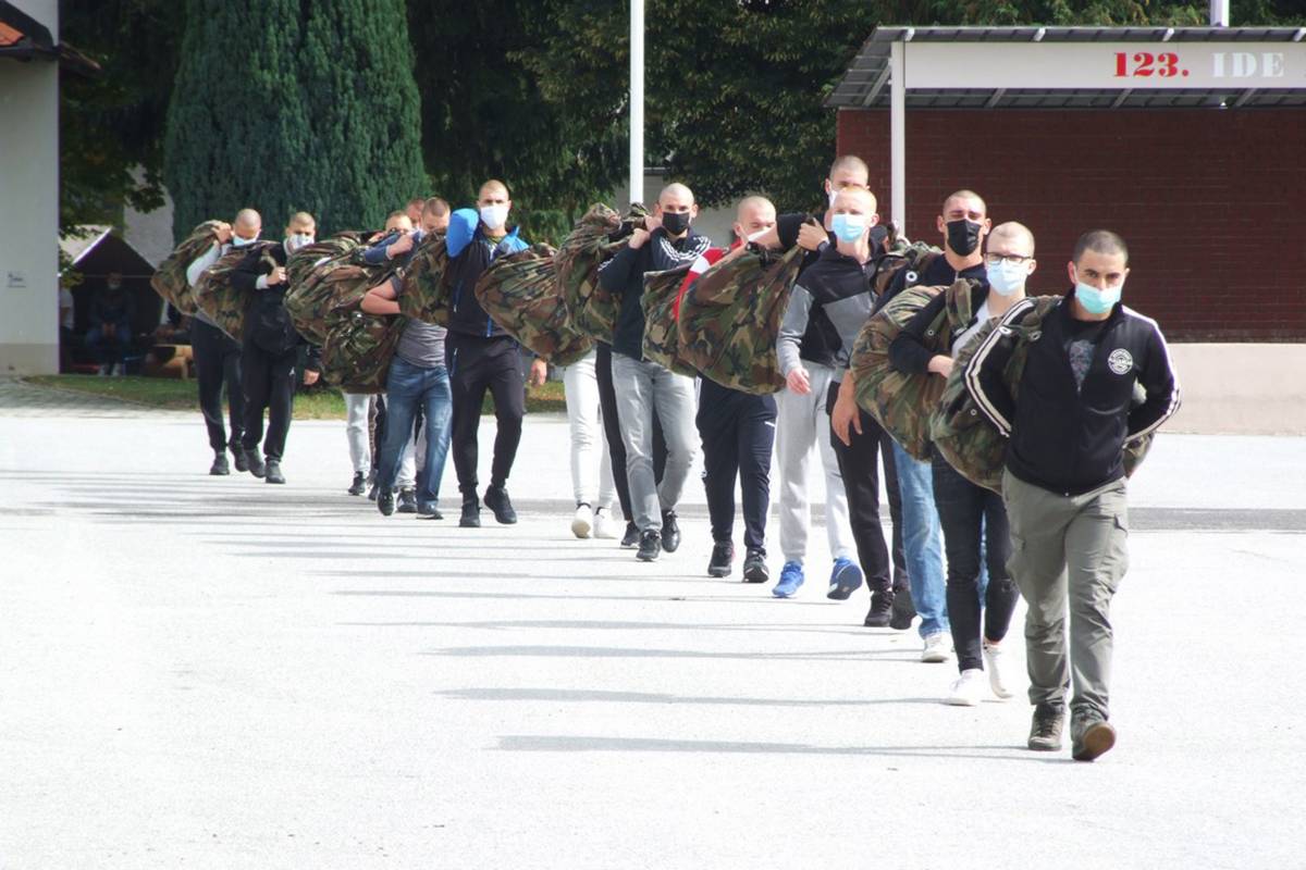 Dragovoljno vojno osposobljavanje 28. naraštaja ročnika u Požegi