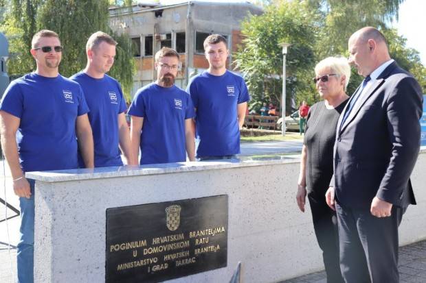 Svečano otkriveno spomen obilježje poginulim hrvatskim braniteljima Pakraca