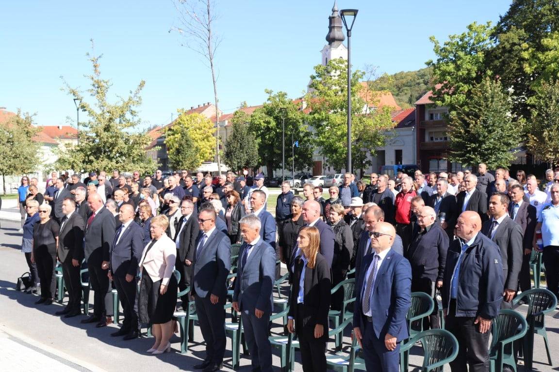 Svečano otkriveno spomen obilježje poginulim hrvatskim braniteljima Pakraca