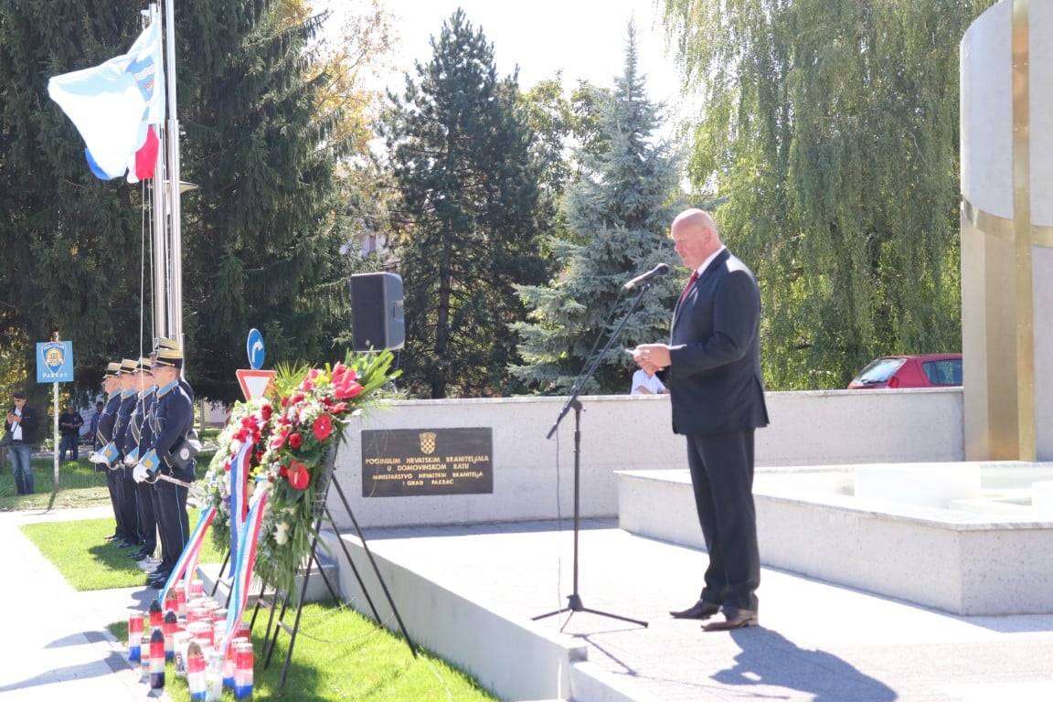 Svečano otkriveno spomen obilježje poginulim hrvatskim braniteljima Pakraca