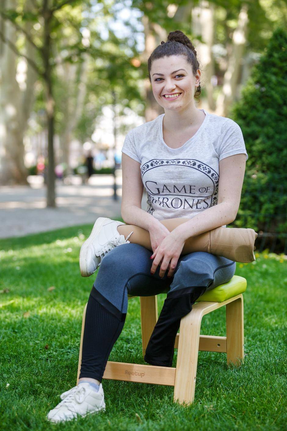 Požežanka Anja nije odustala: ʺIako su mi amputirali nogu, nosim štikleʺ