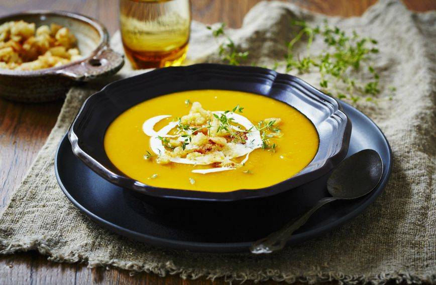 Recept za juhu od buče koja uz tri dodatka može zamijeniti i ručak