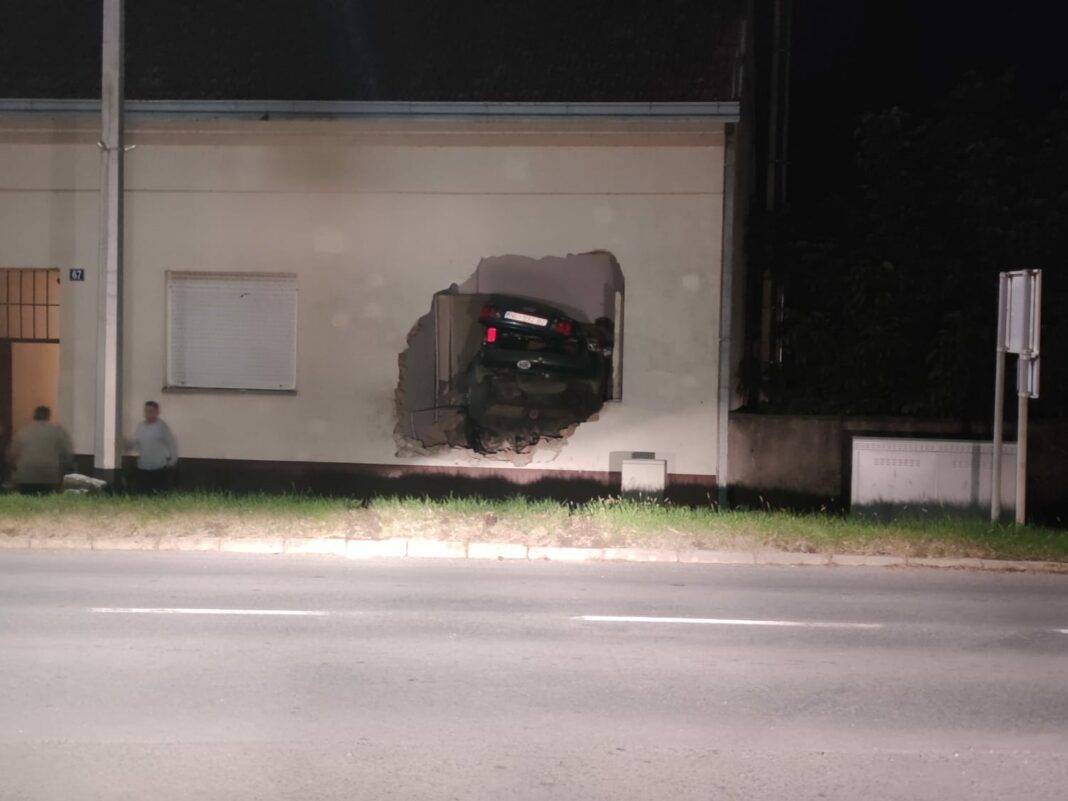 Kod N. Gradiške poginuo 40-godišnjak, automobilom se zabio u kuću